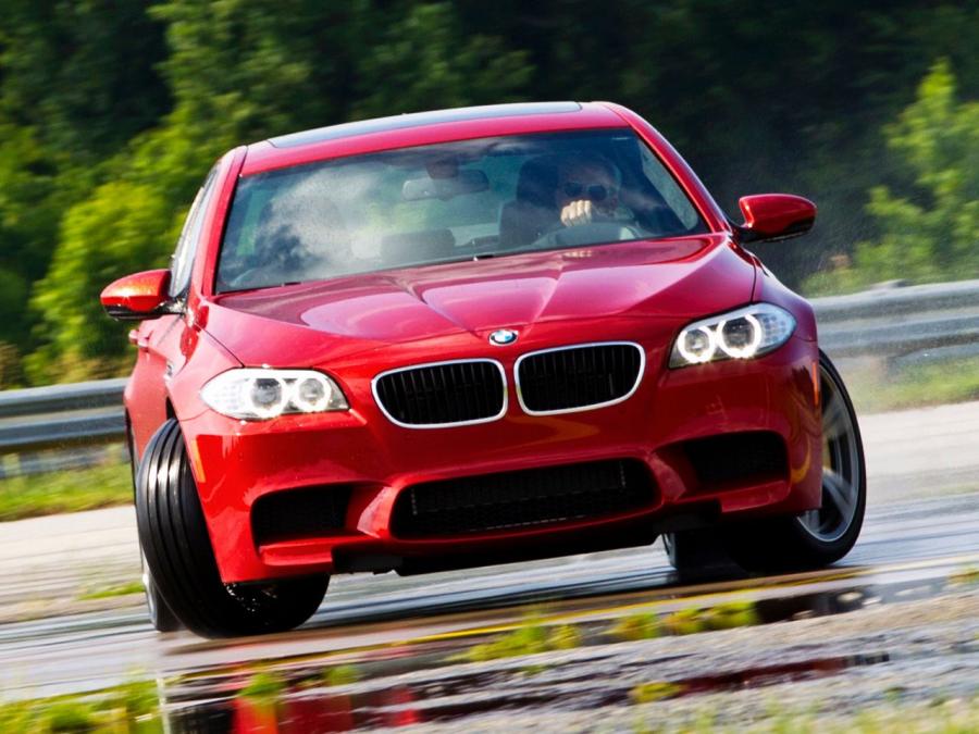  BMW M5 2011 года  (US) (фото 7 из 24)